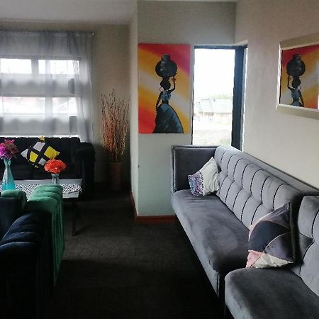 Pappas Hotel In Vosloo Ext 2 Vosloorus Exterior foto