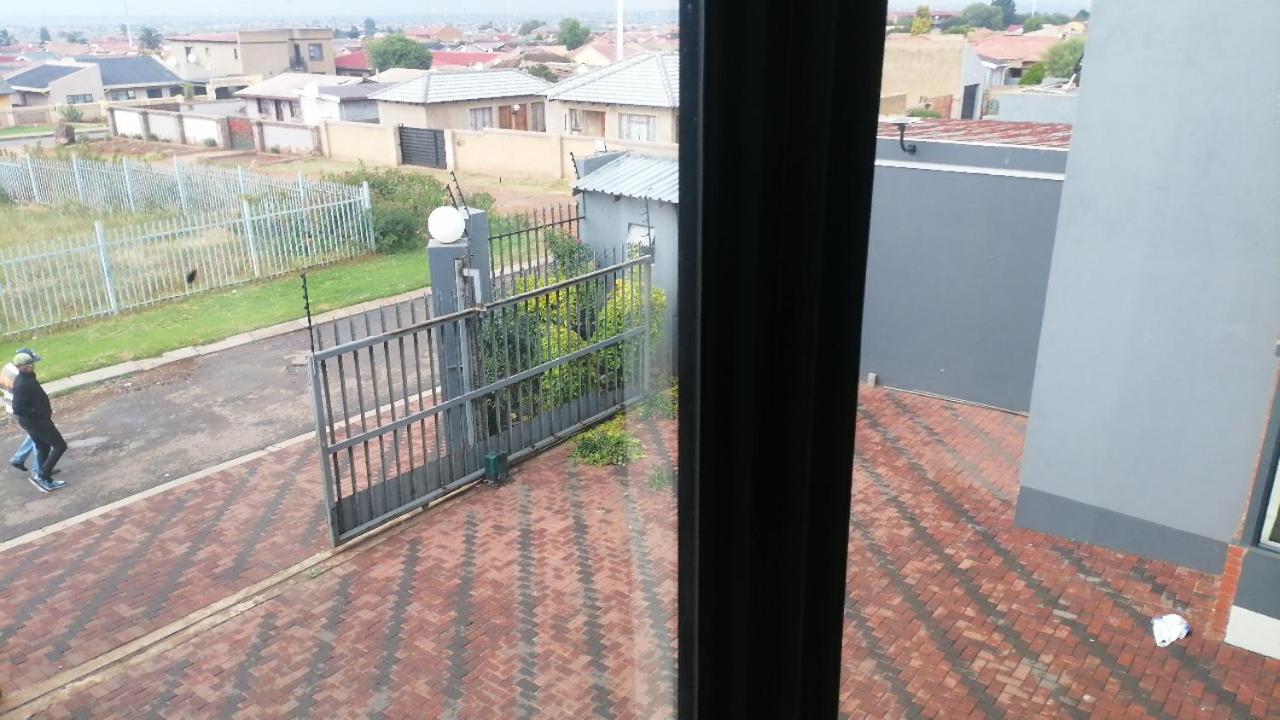 Pappas Hotel In Vosloo Ext 2 Vosloorus Exterior foto
