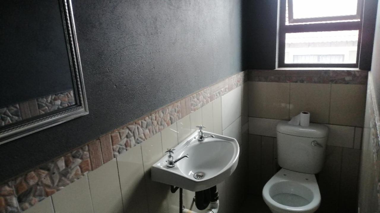 Pappas Hotel In Vosloo Ext 2 Vosloorus Exterior foto