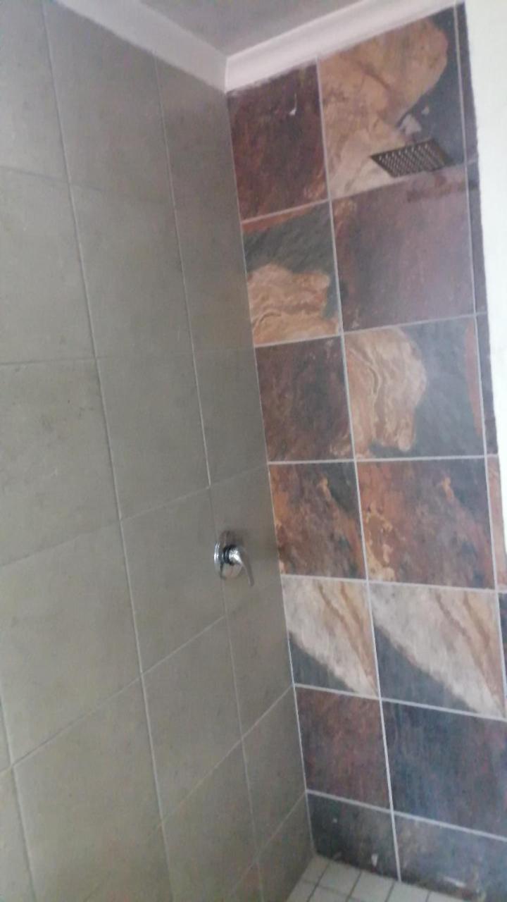 Pappas Hotel In Vosloo Ext 2 Vosloorus Exterior foto