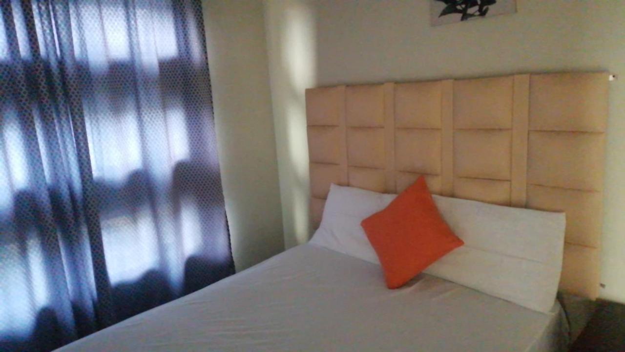 Pappas Hotel In Vosloo Ext 2 Vosloorus Exterior foto