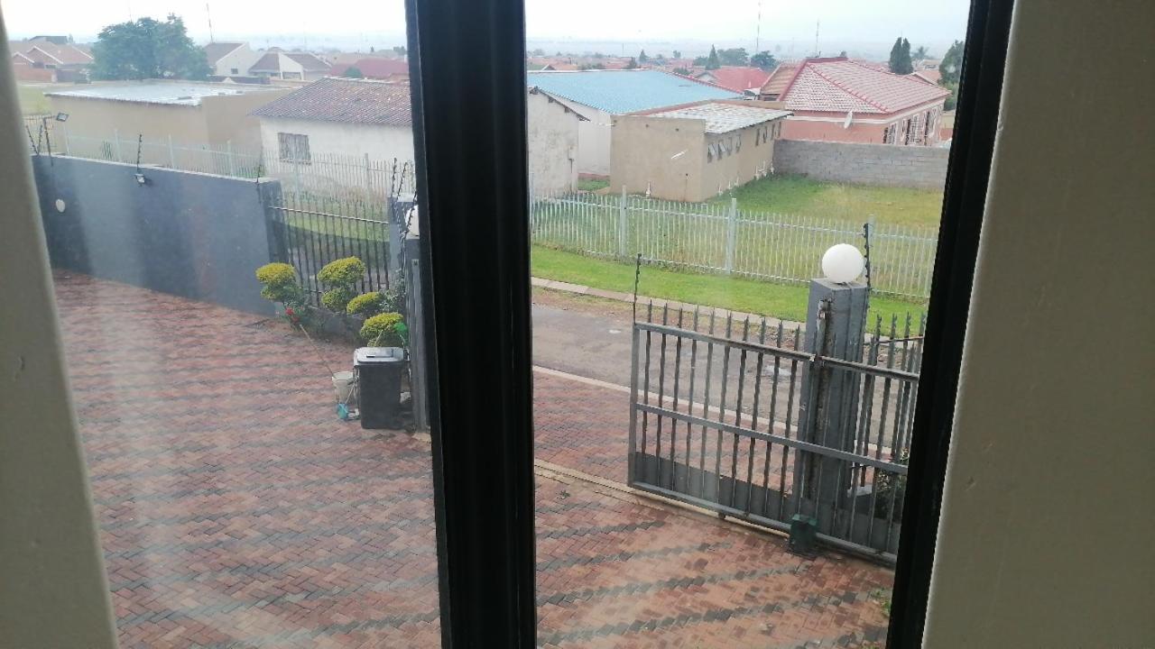 Pappas Hotel In Vosloo Ext 2 Vosloorus Exterior foto