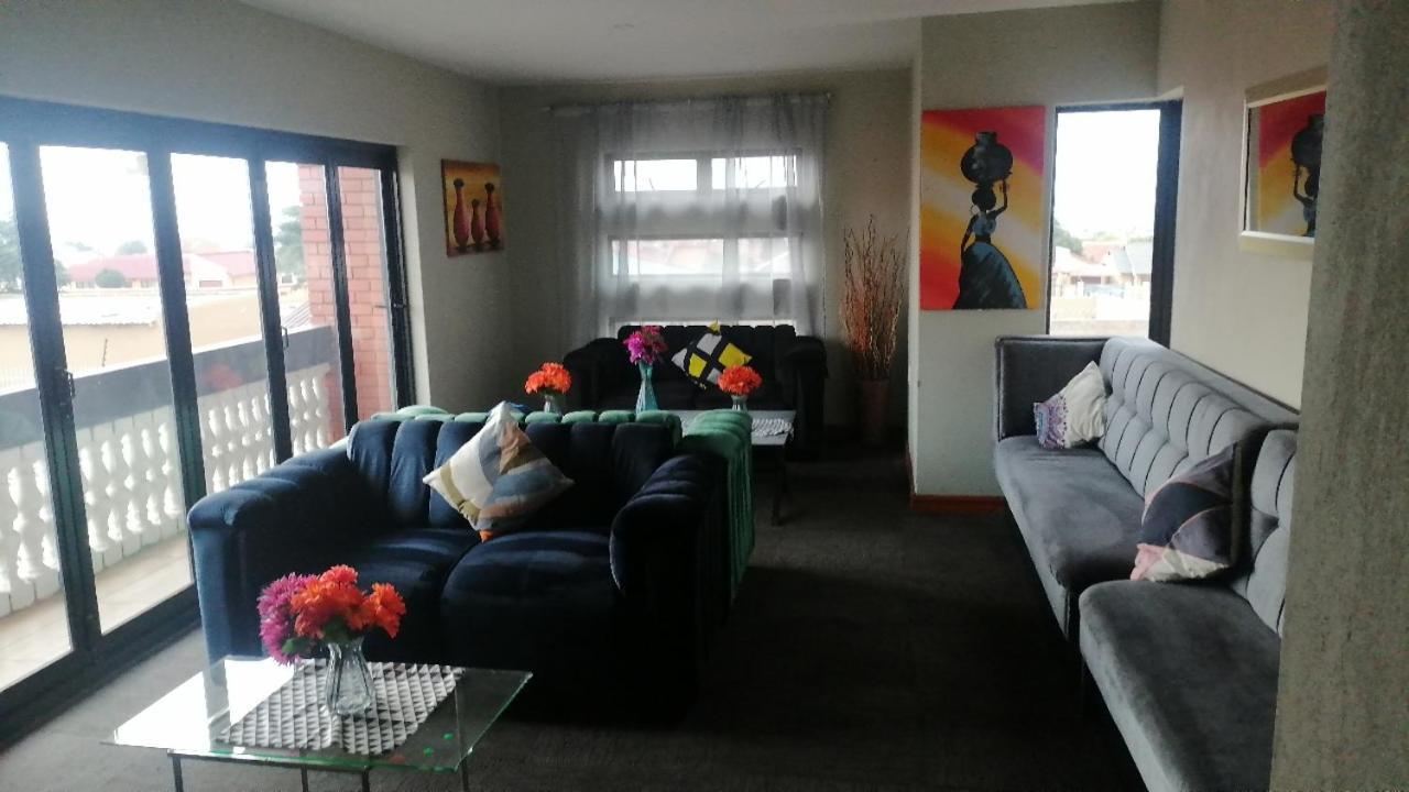 Pappas Hotel In Vosloo Ext 2 Vosloorus Exterior foto